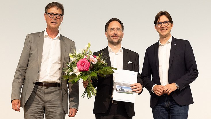 v. l.: Prof. Dr. Mathias Richter, Vorsitzender des Freundeskreis HZB, Prof. Dr. Florian Grüner und Laudator Dr. Arik Willner, CTO DESY